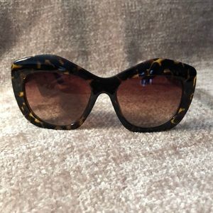 Cat Eye Style Sunglasses